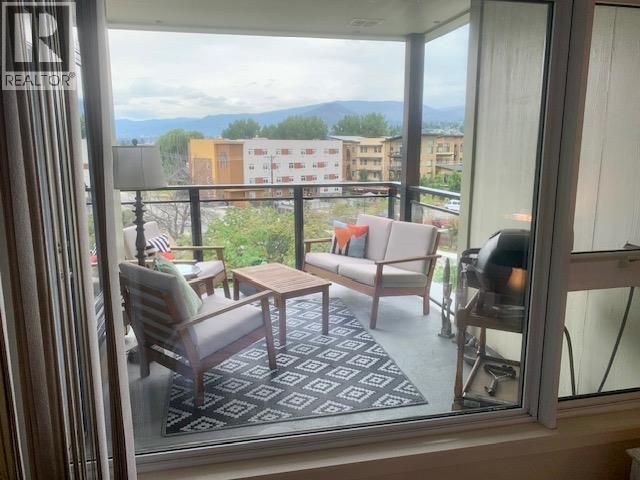 #401 3301 Skaha Lake Road - 19