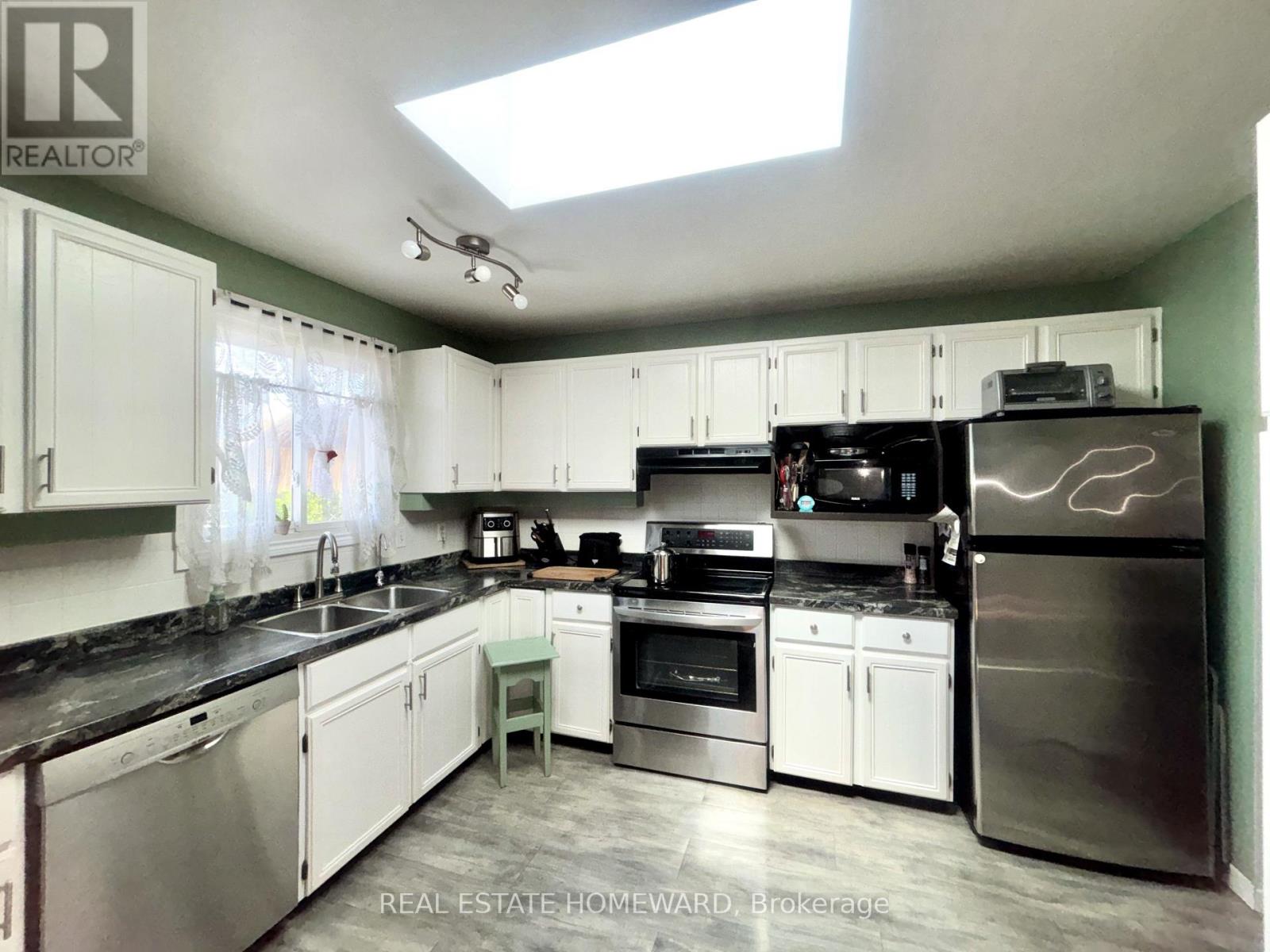 35 BLEEKER AVENUE - 15