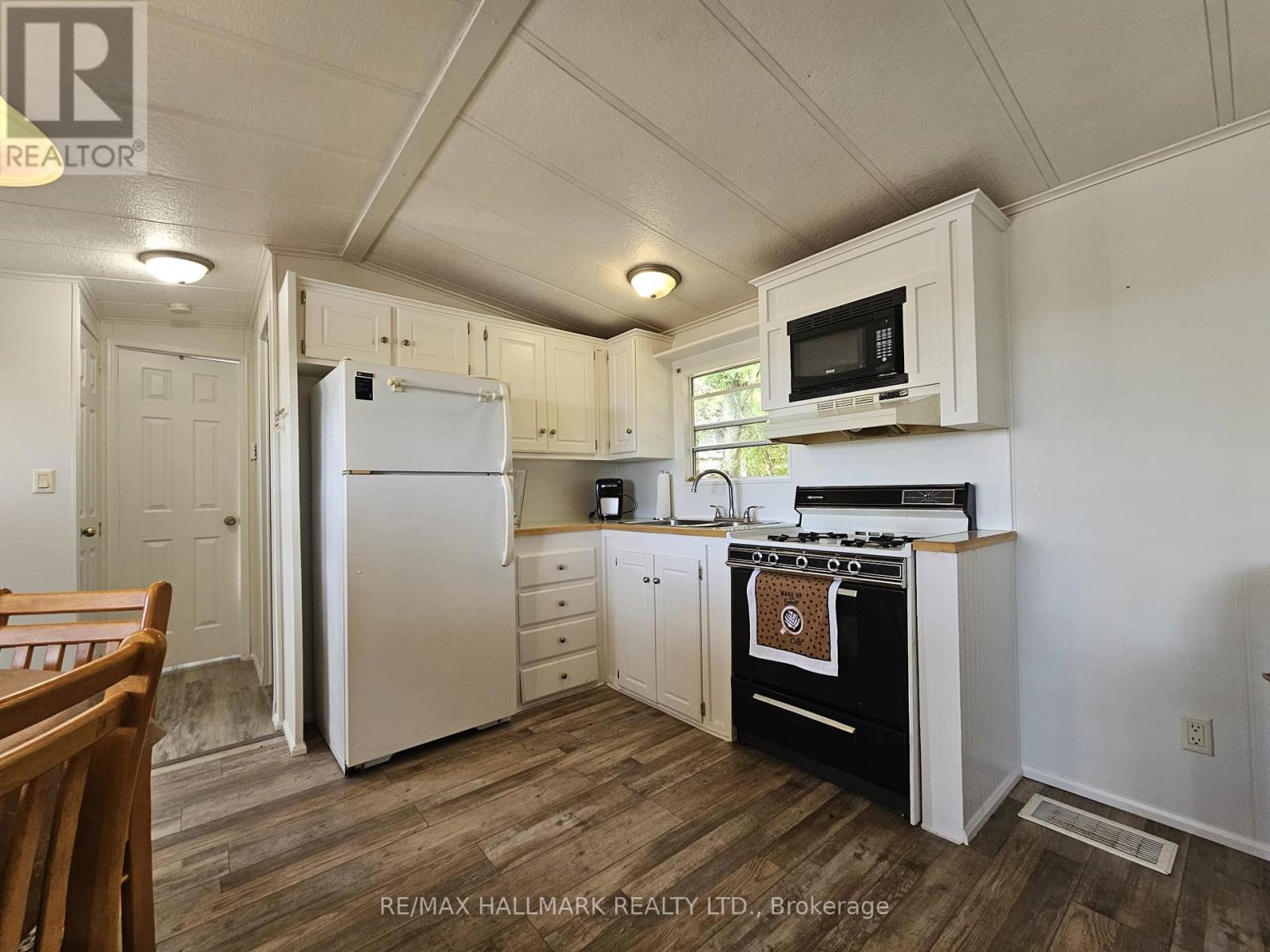 78 LINDSAY ROAD - 46