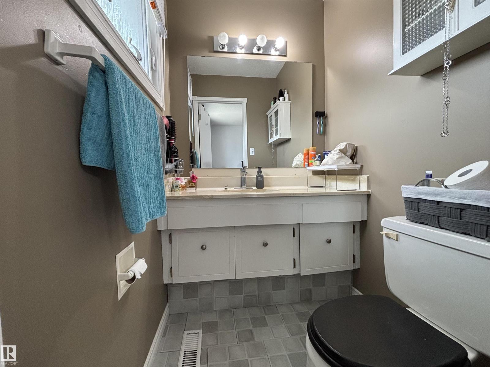 9602 81 ST - 22