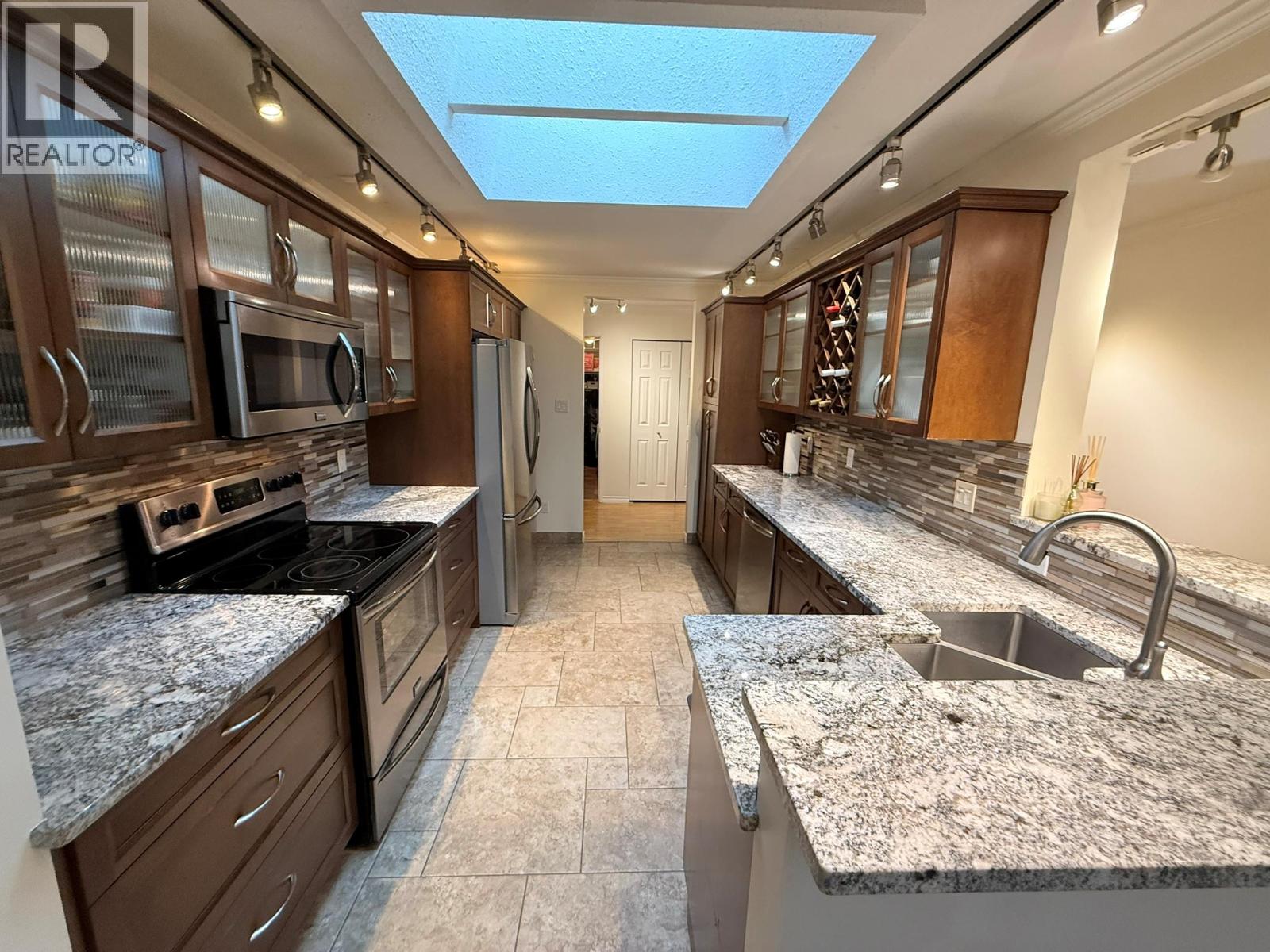 205 1580 Springfield Road - photo 2