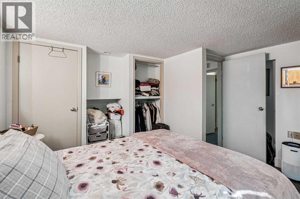 614 21 Avenue NE - 22