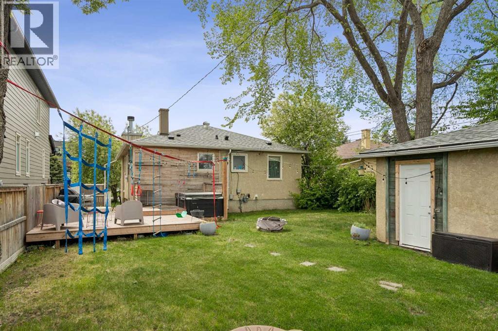 614 21 Avenue NE - 26