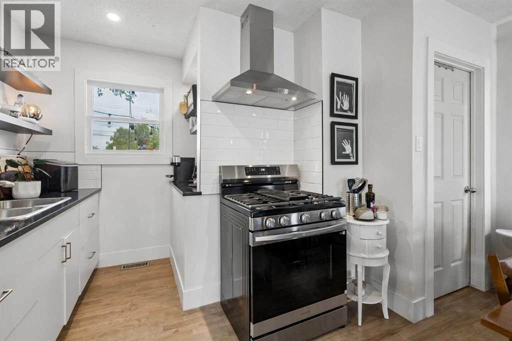 614 21 Avenue NE - 10