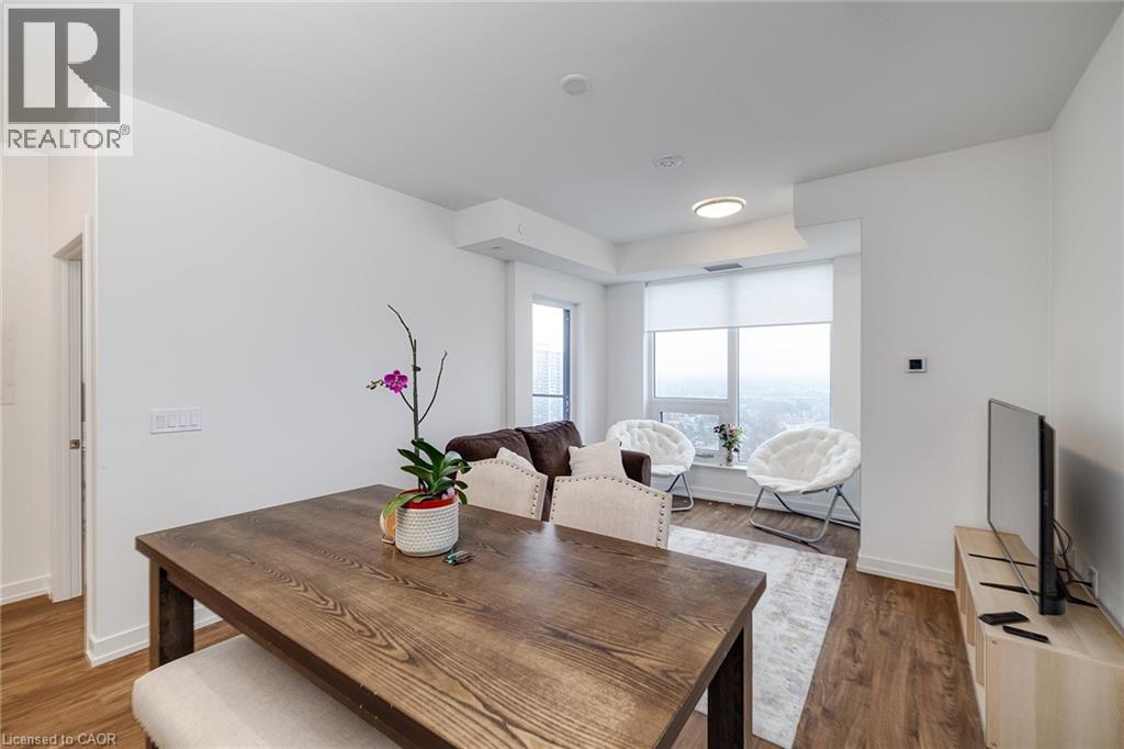 #1909 15 WELLINGTON Street S - 4