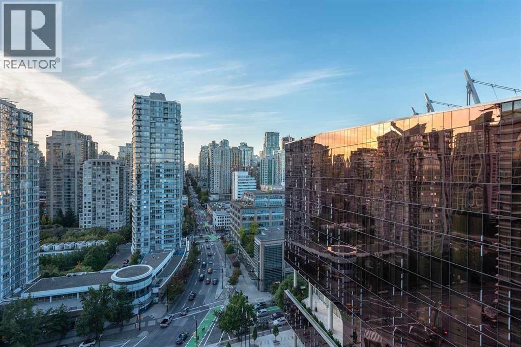PH2015 68 SMITHE Street - main photo