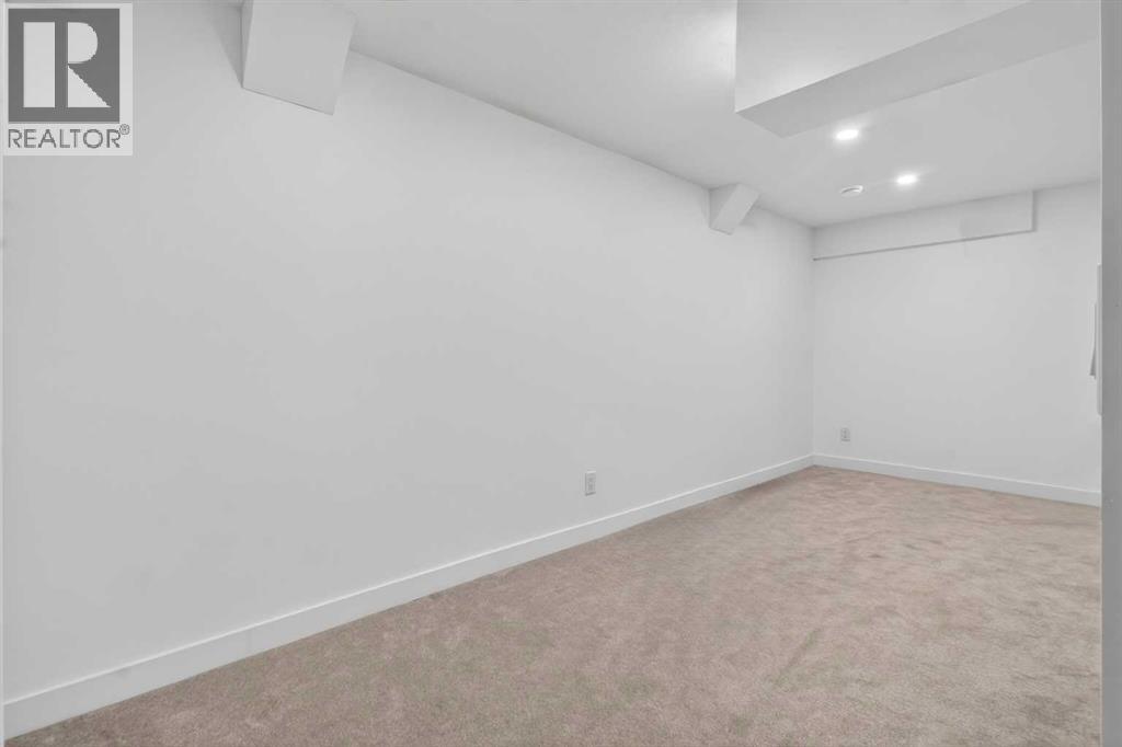 739 Sabrina Road SW - 24