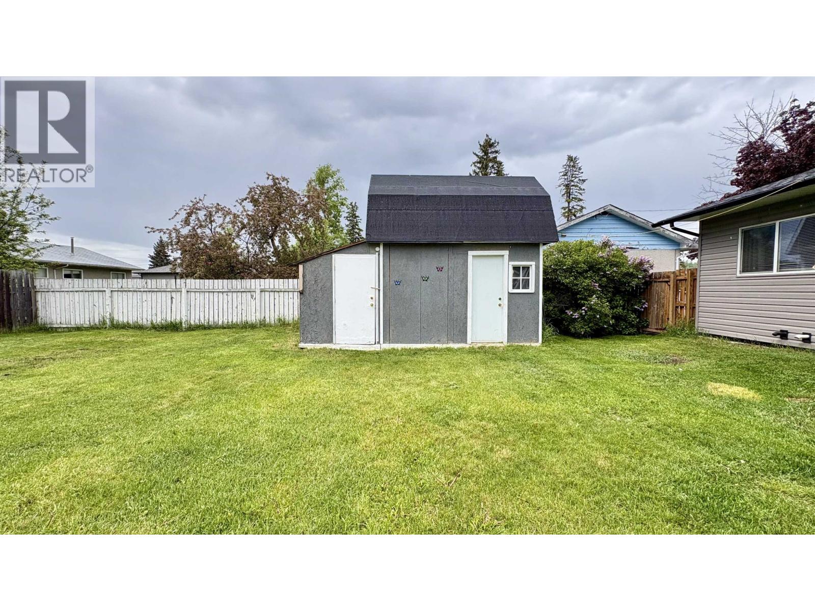 2205 REDWOOD CRESCENT - 15