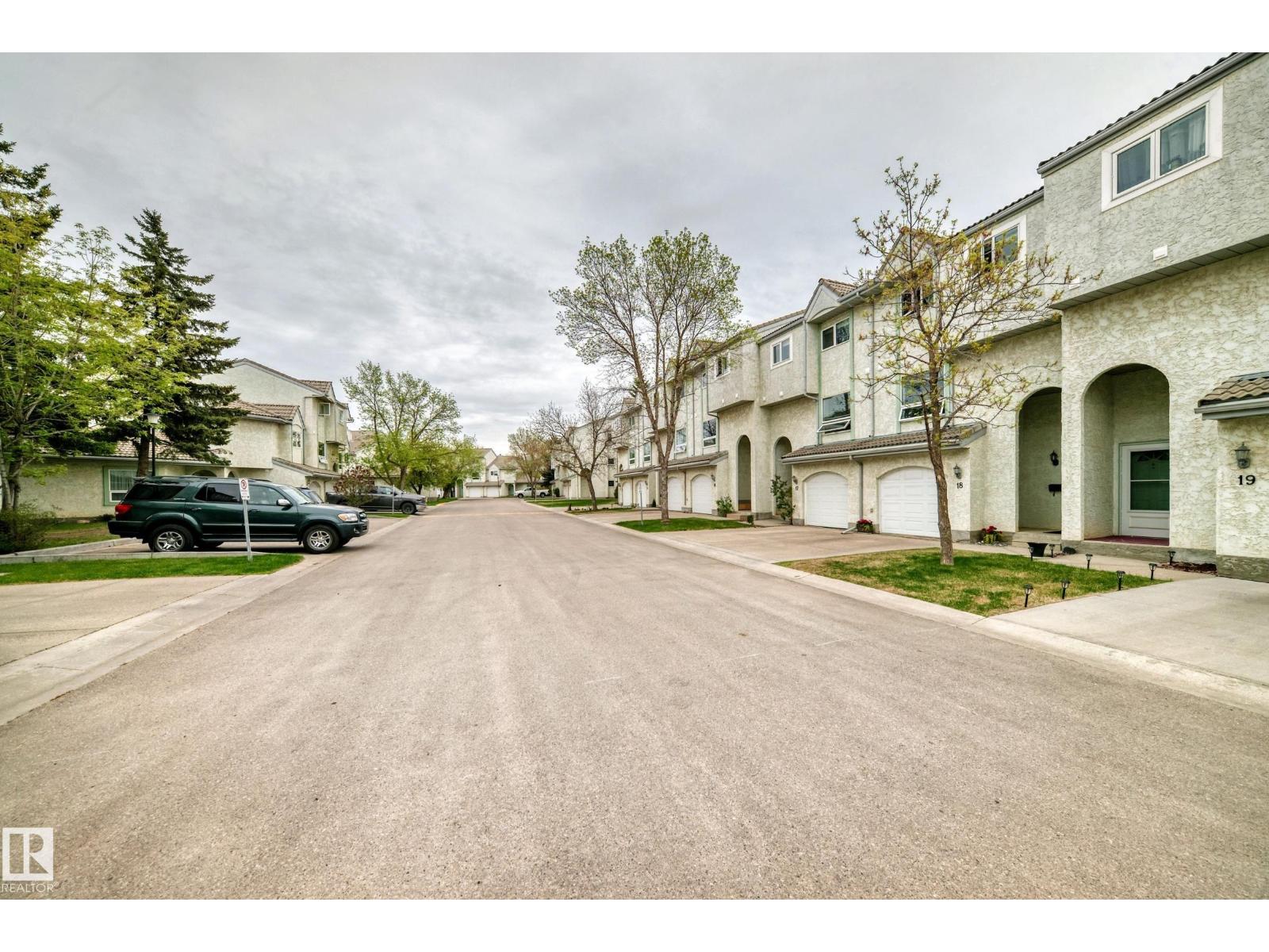 #18 9520 174 ST NW - 28