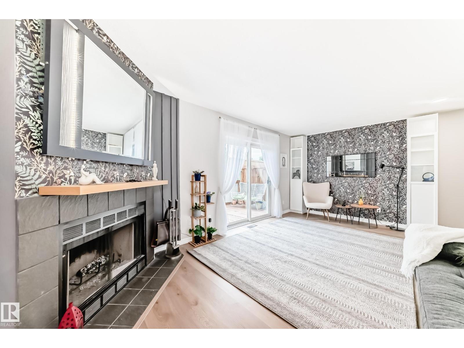#18 9520 174 ST NW - 8