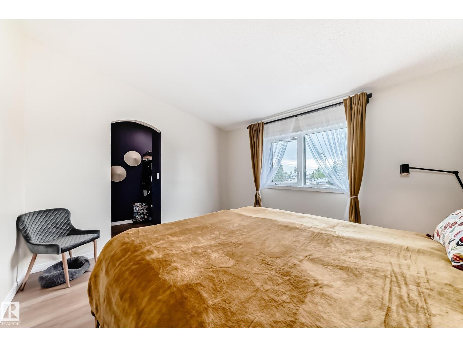 #18 9520 174 ST NW - 12