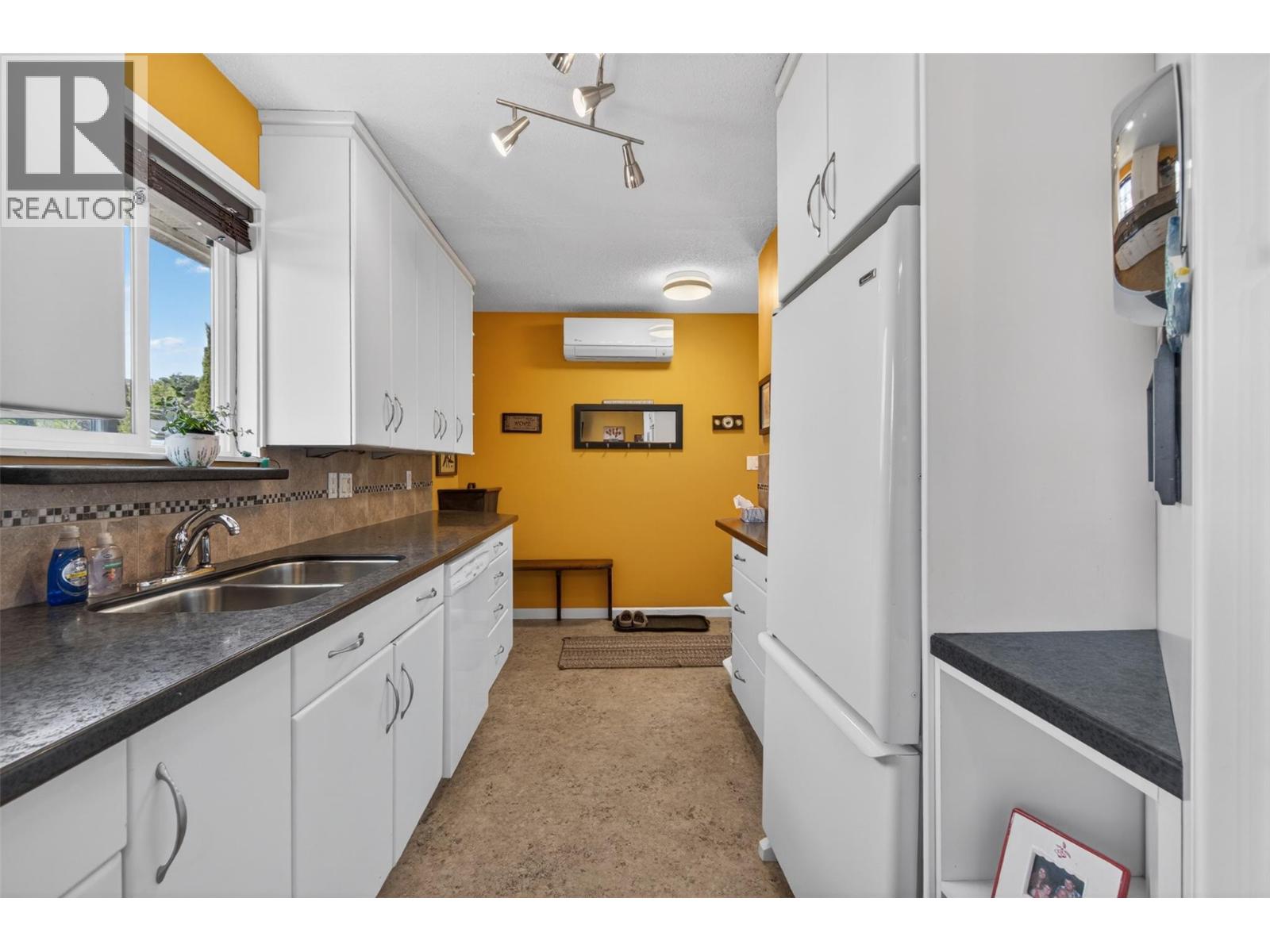 361 2 Street SE - 12