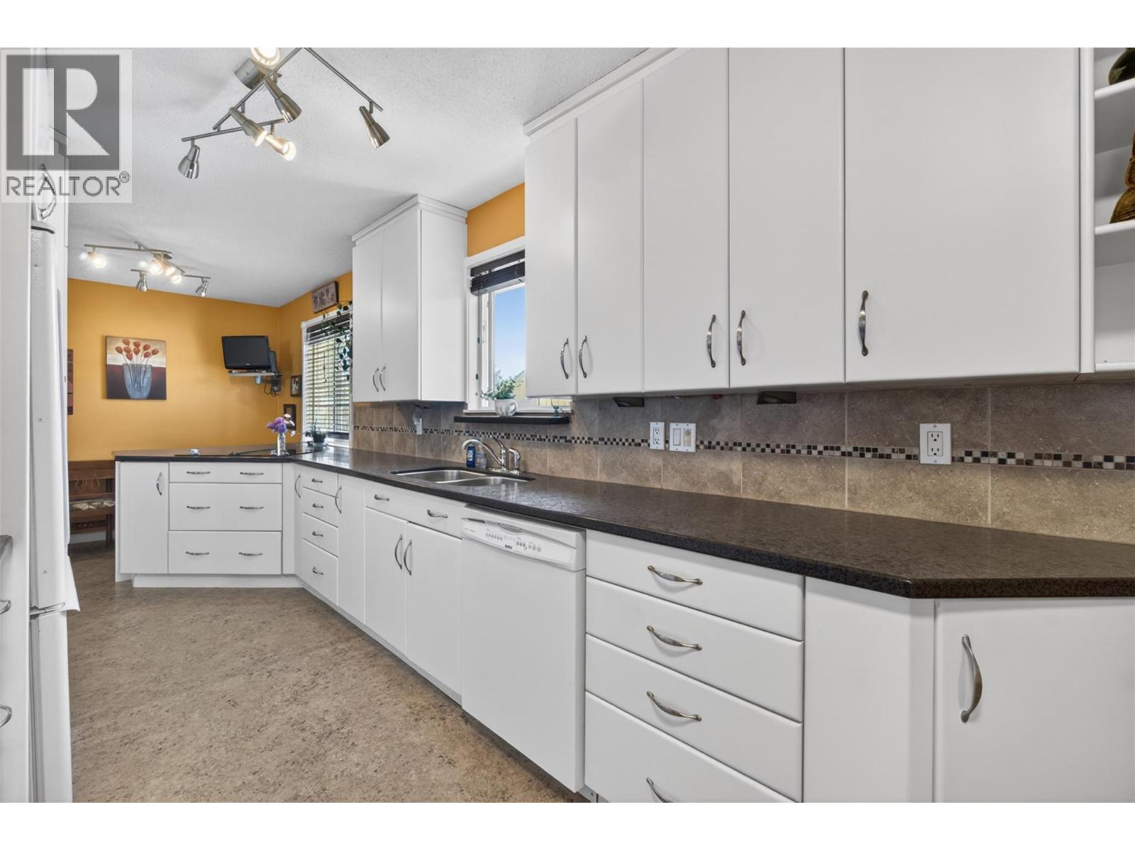 361 2 Street SE - 6