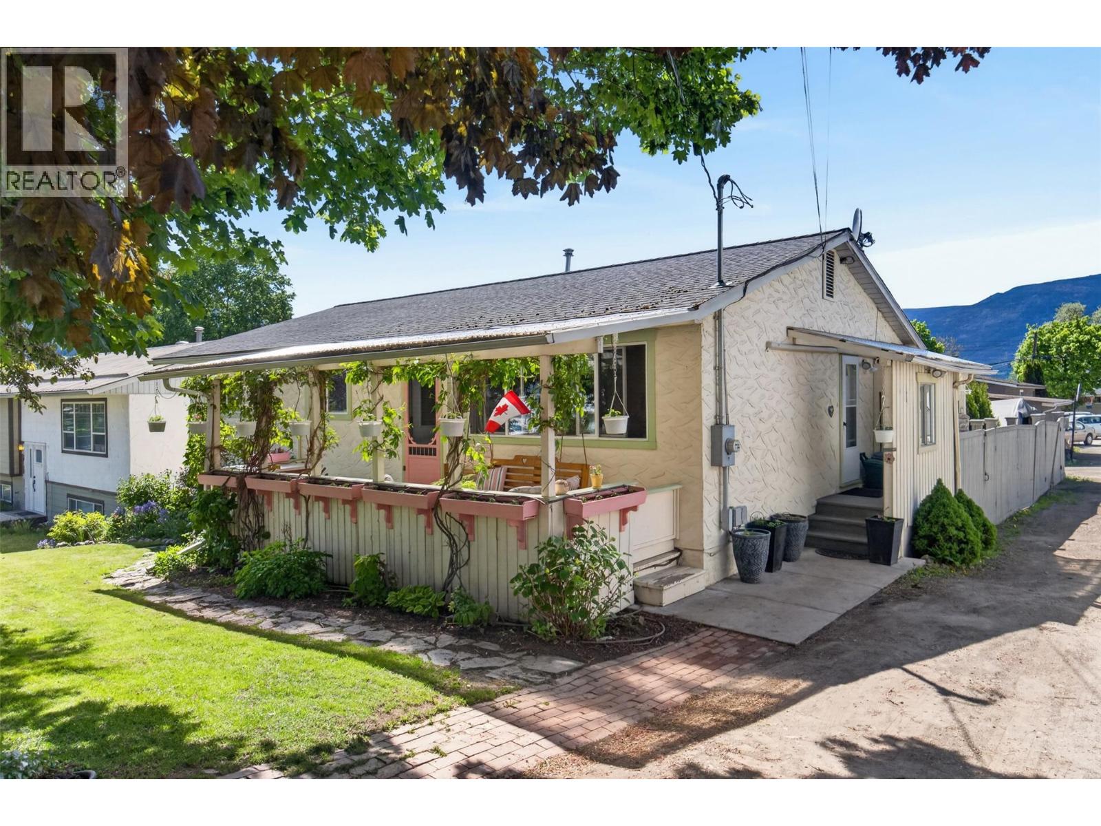 361 2 Street SE - 2