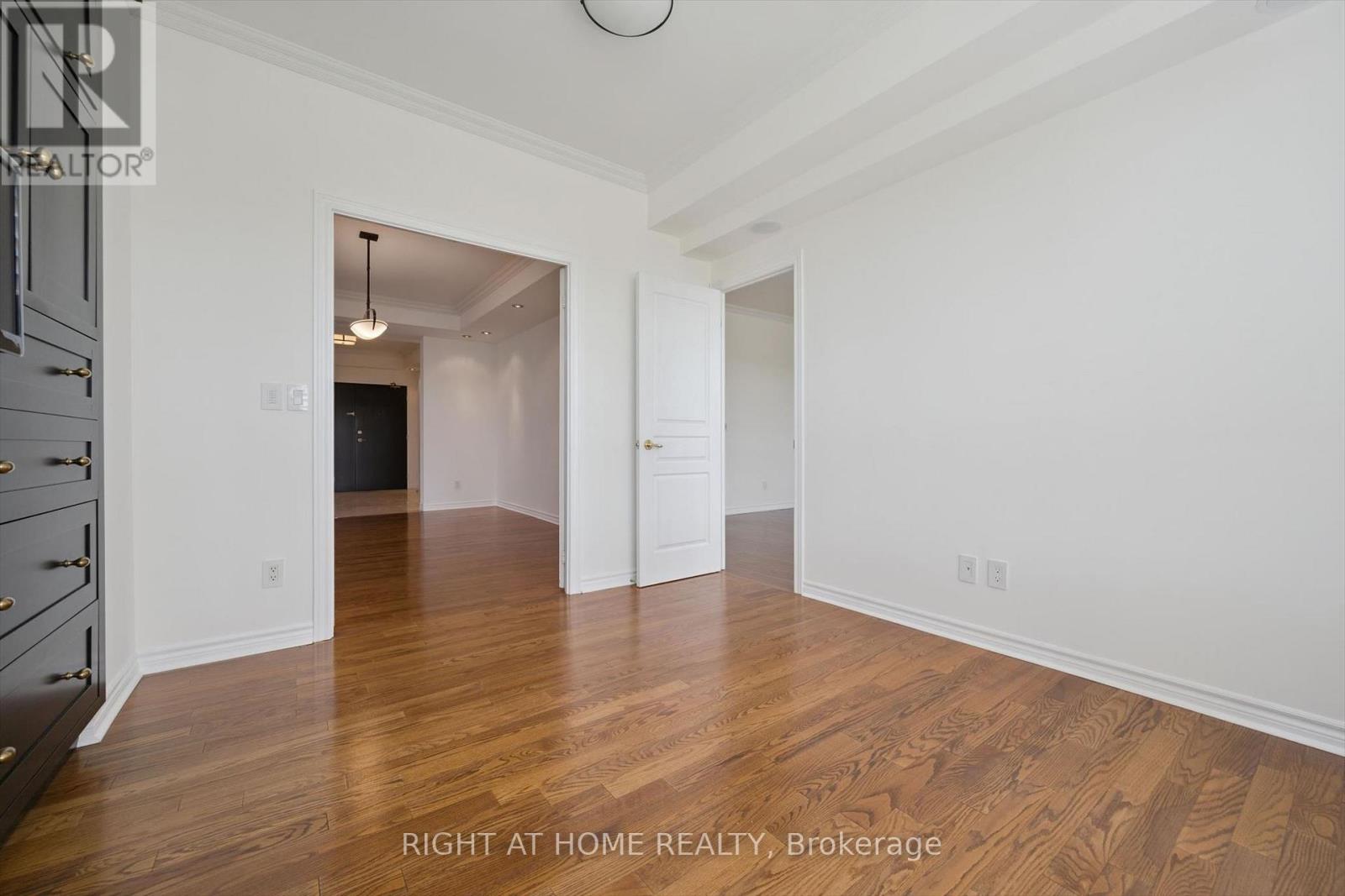 #512 2662 BLOOR STREET W - 22