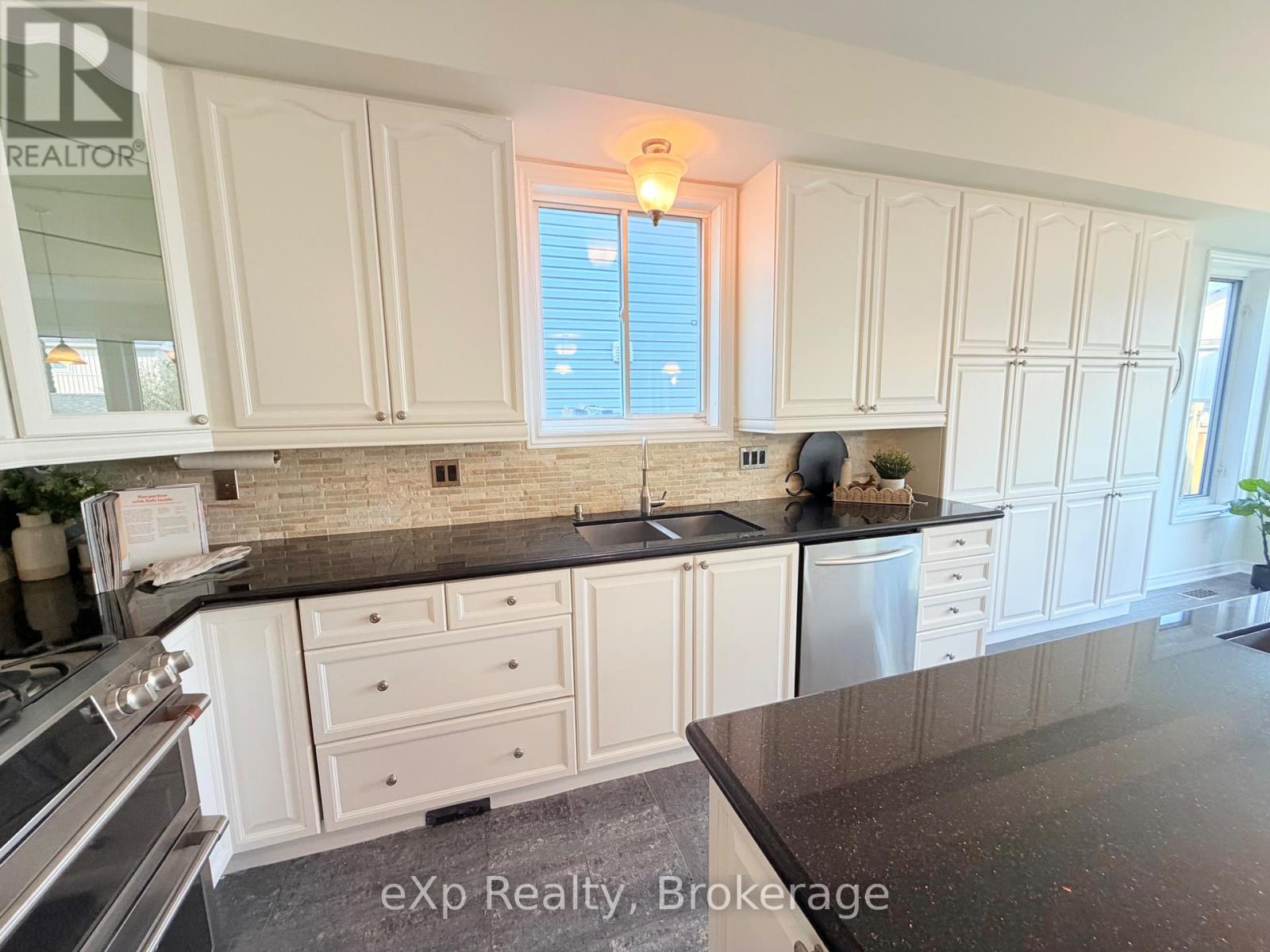 371 CARNWITH DRIVE E - 12