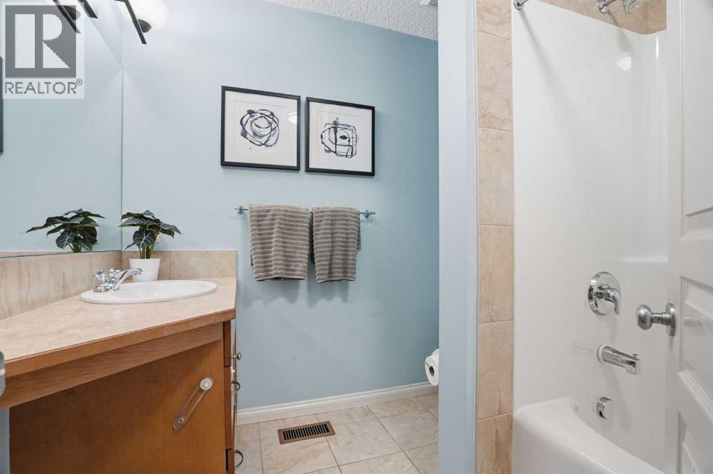 99 Aspen Hills Close SW - 18