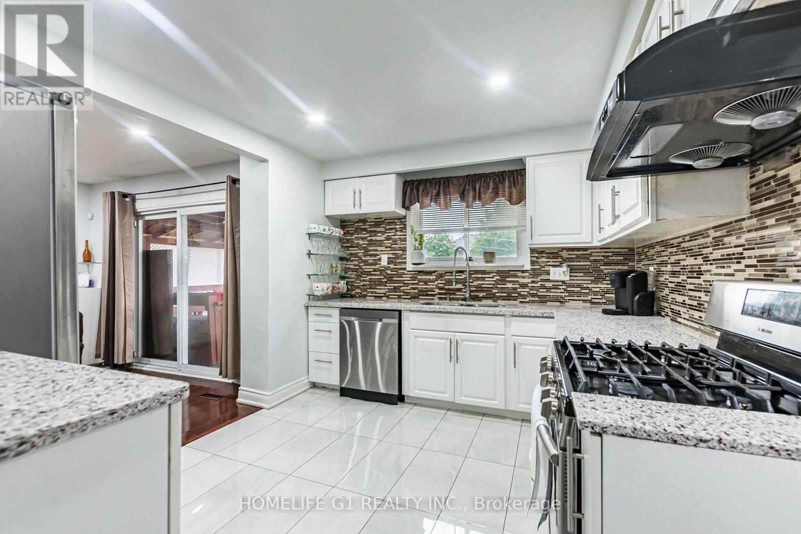92 REYNIER DRIVE - 19