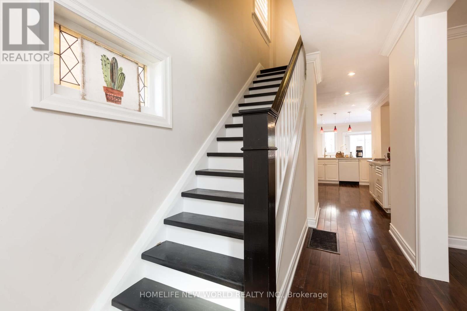 226 HILLSDALE AVENUE E - 11