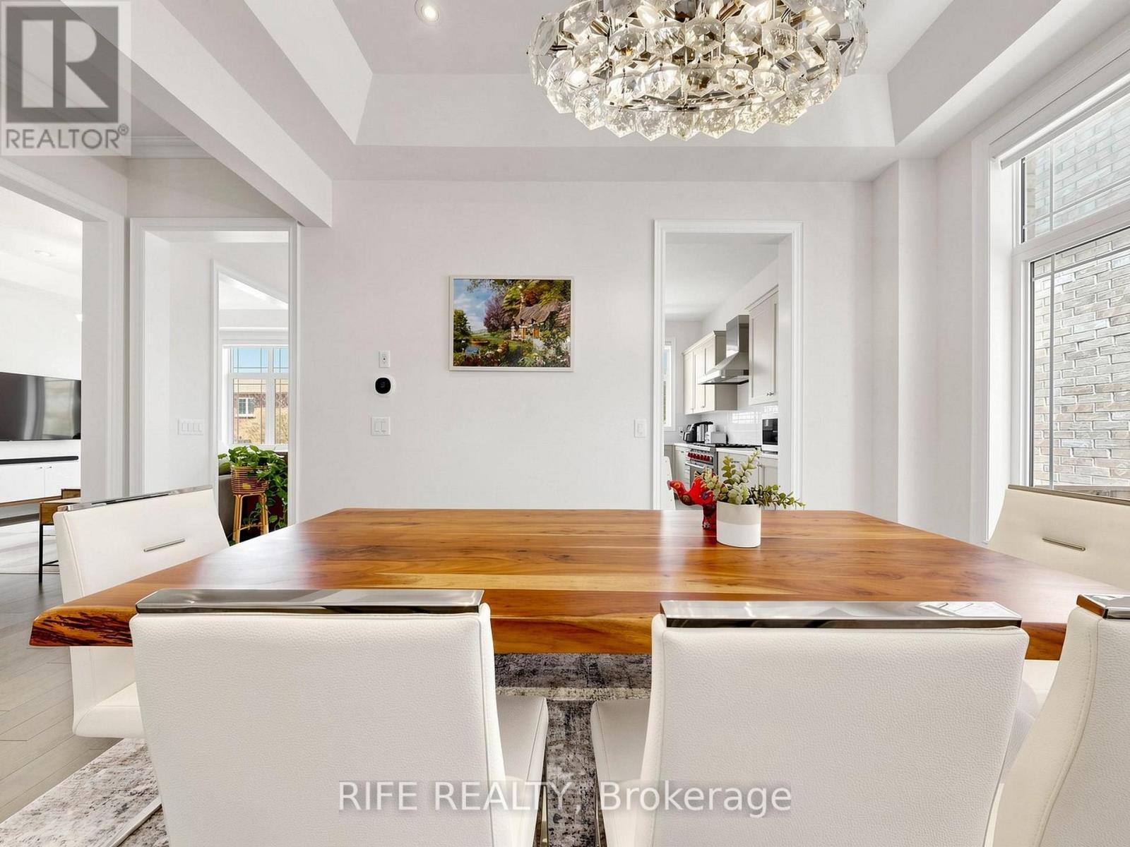 18 ROSSINI DRIVE - 12
