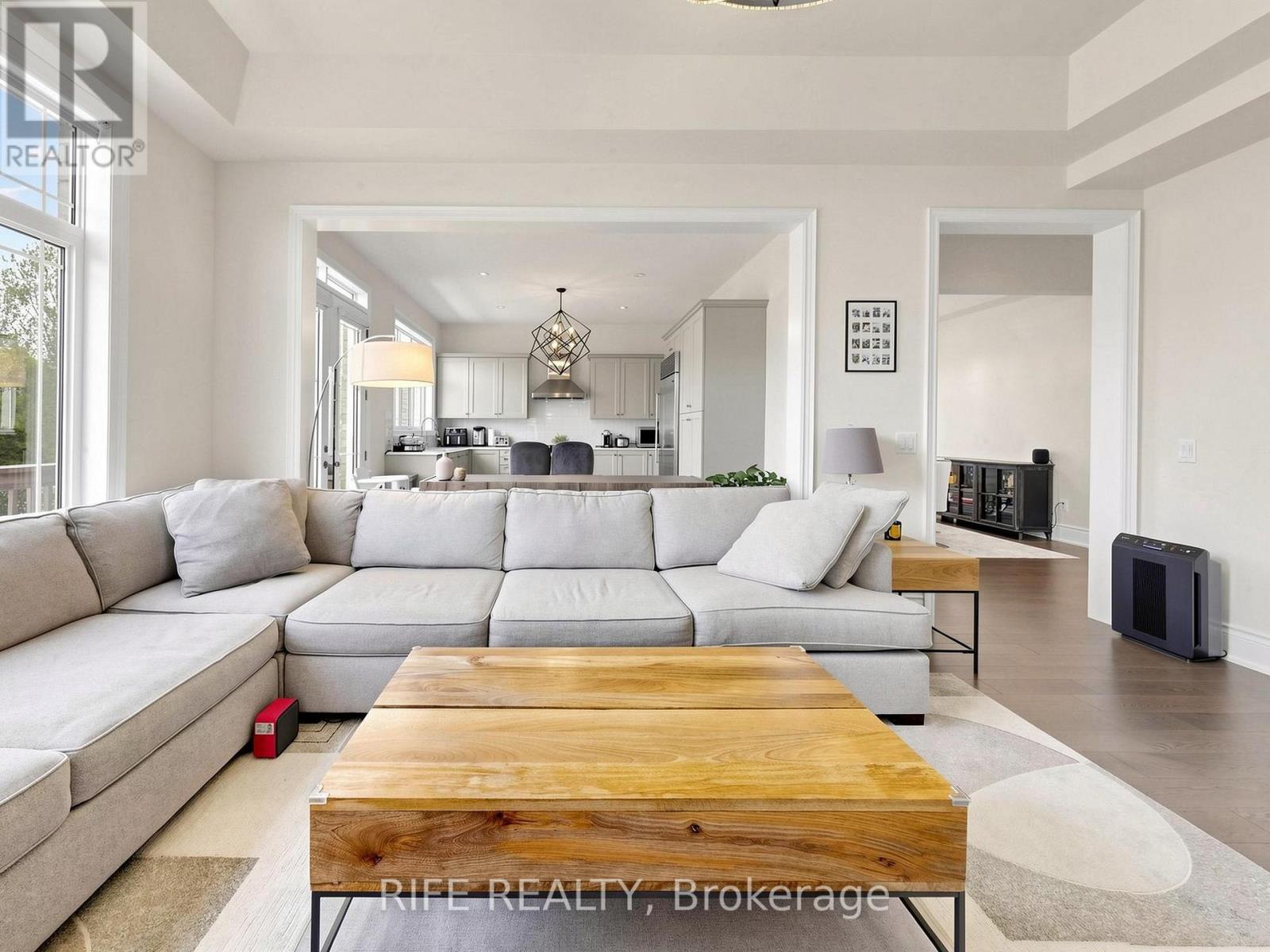 18 ROSSINI DRIVE - 15