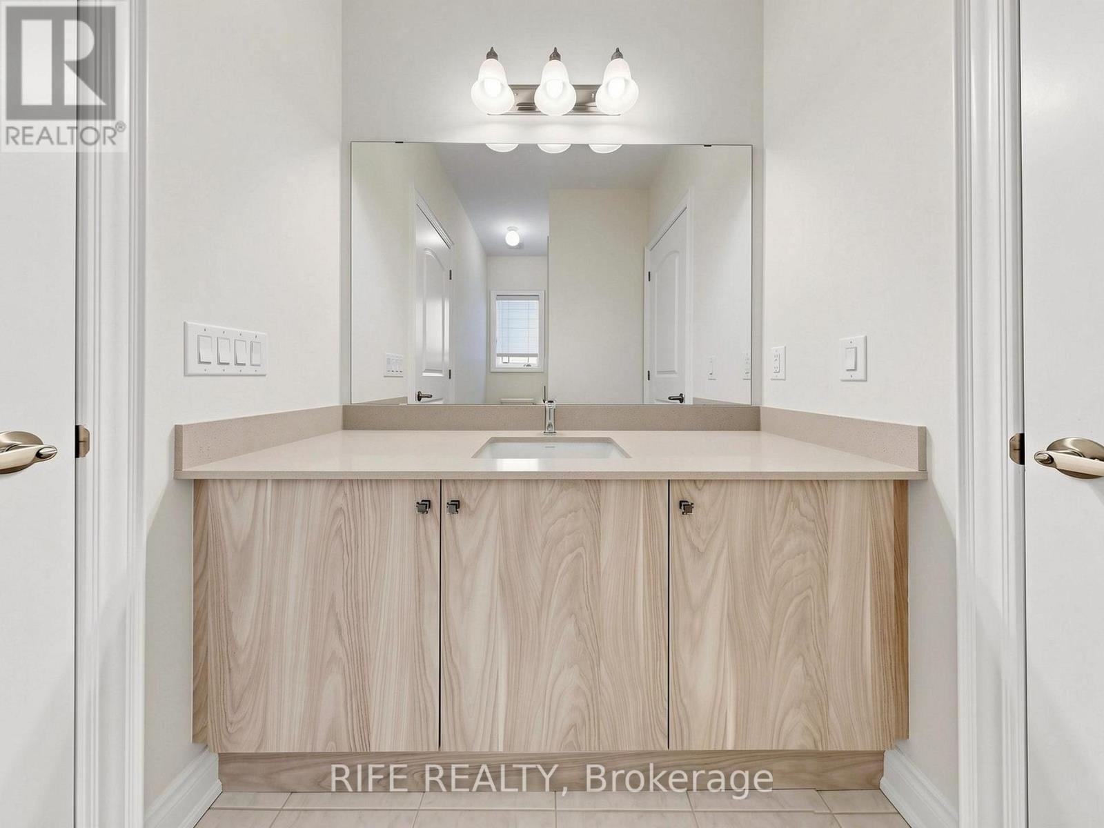 18 ROSSINI DRIVE - 33