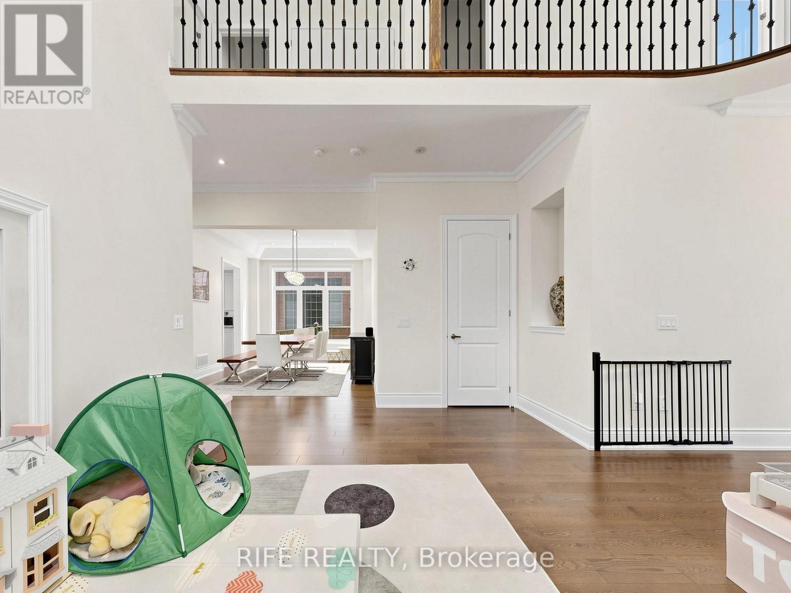 18 ROSSINI DRIVE - 6