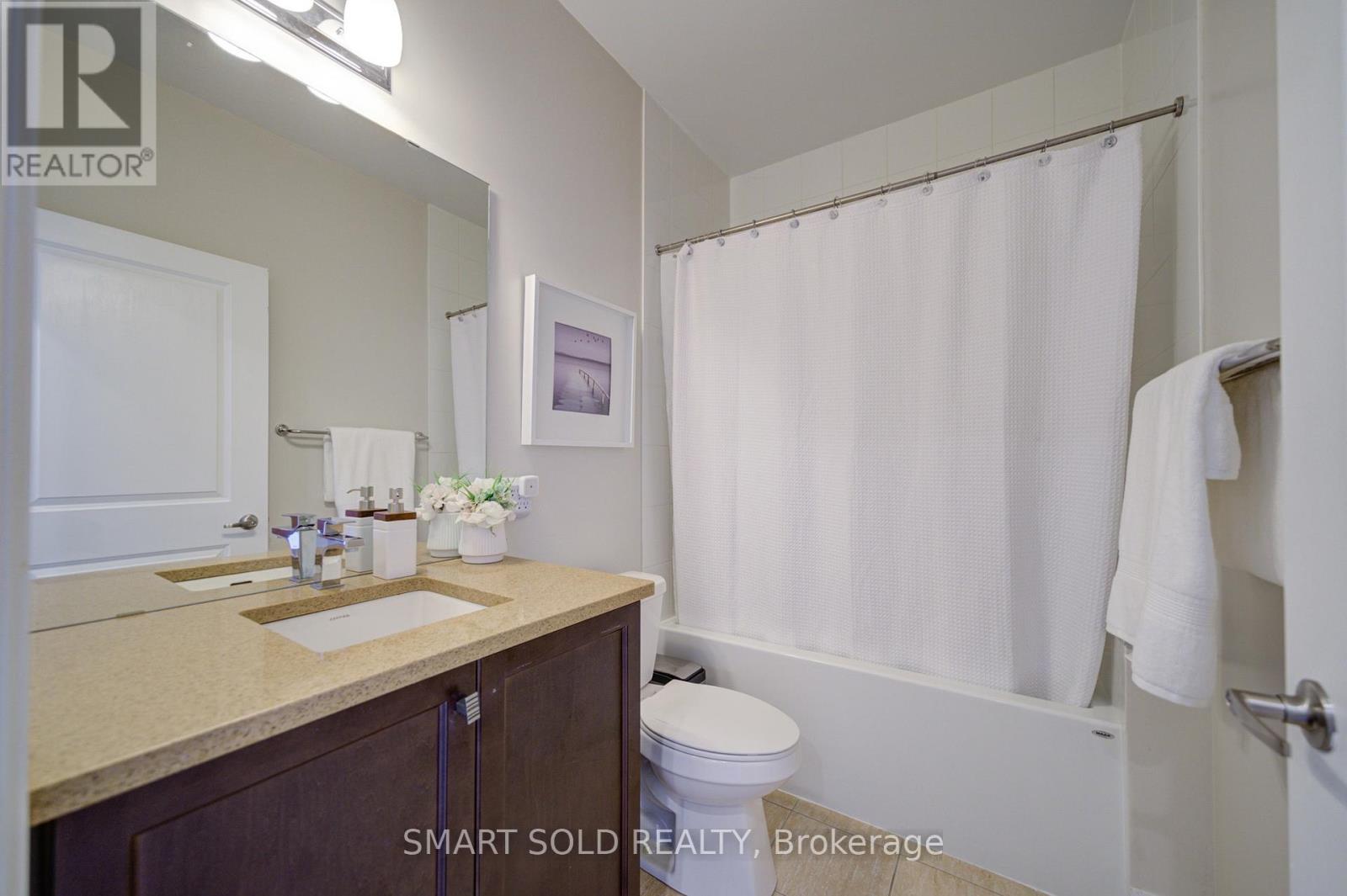 29 PLOWMAN LANE - 32