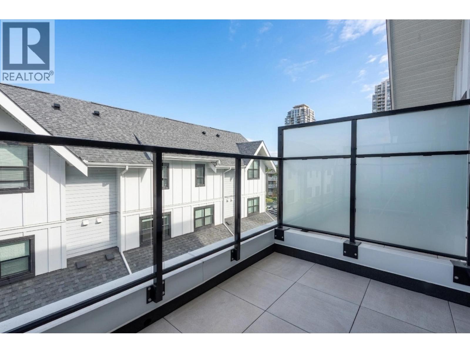 201 6933 ARCOLA STREET, Burnaby