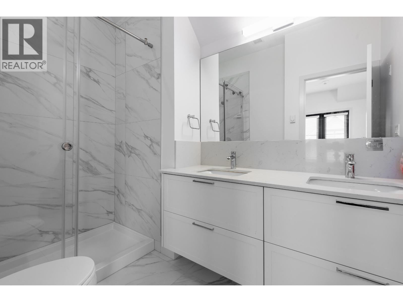 201 6933 ARCOLA STREET, Burnaby