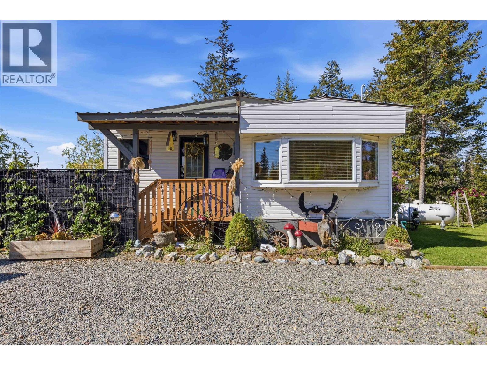 7593 MCCAULEY Road - main photo