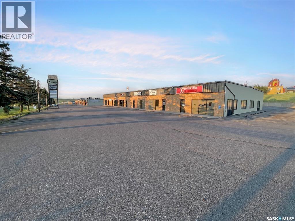 7&8 1071 Central AVENUE, Swift Current — photo 2