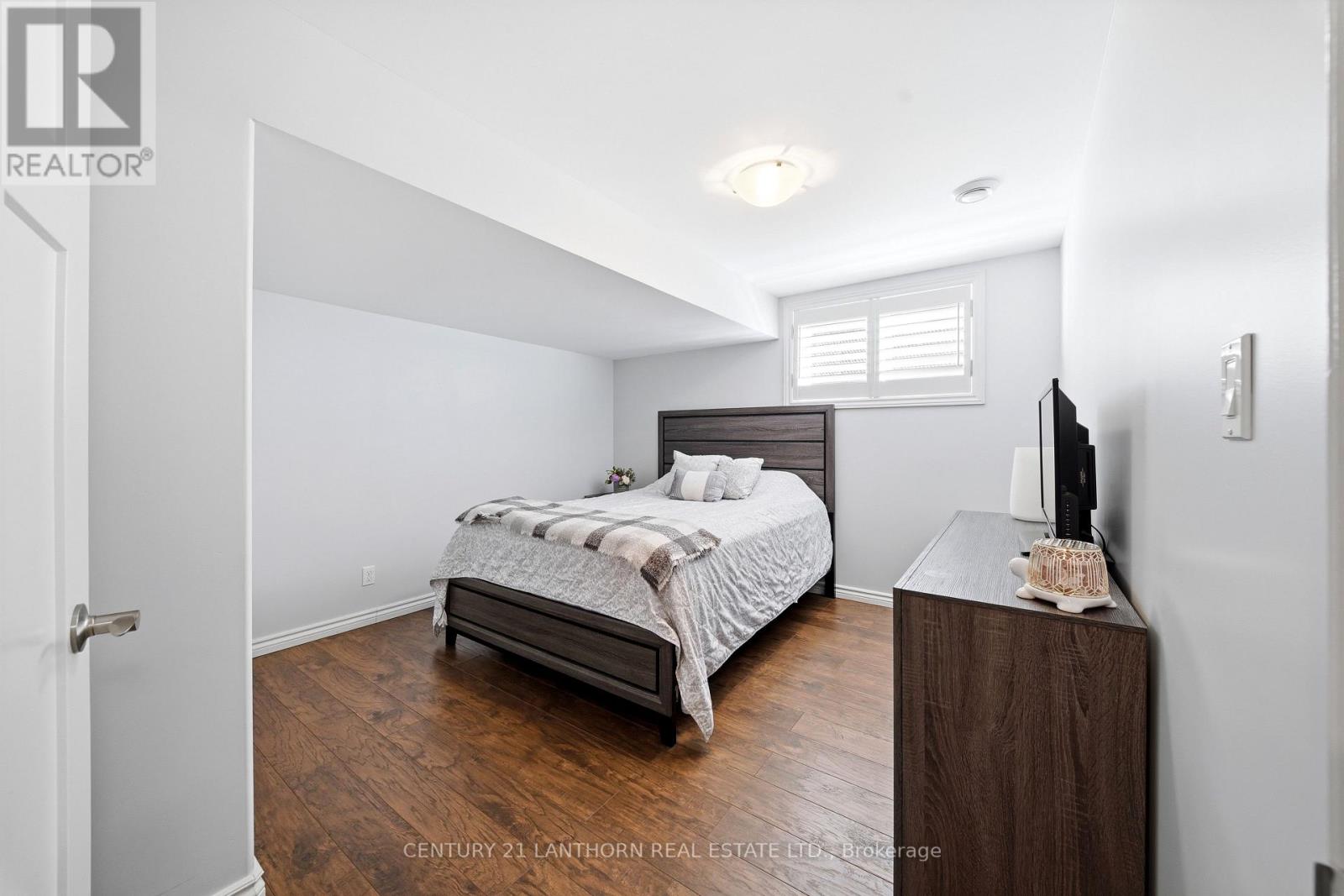 17 CAVENDISH DRIVE - 33