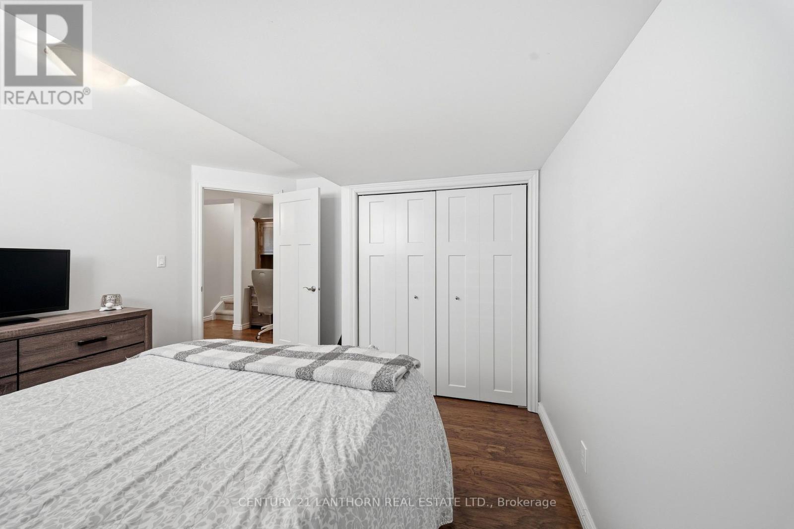 17 CAVENDISH DRIVE - 34