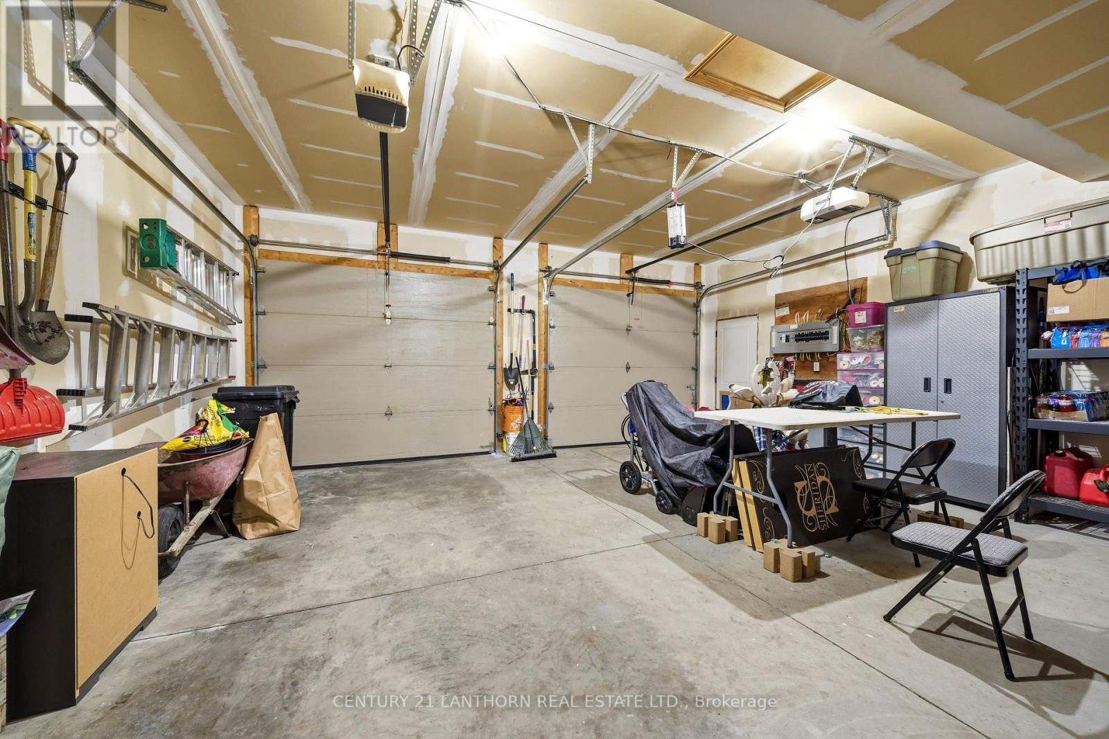 17 CAVENDISH DRIVE - 36
