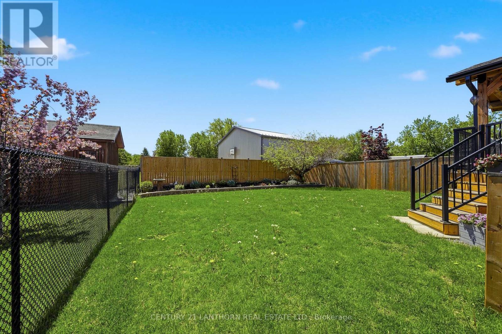 17 CAVENDISH DRIVE - 37