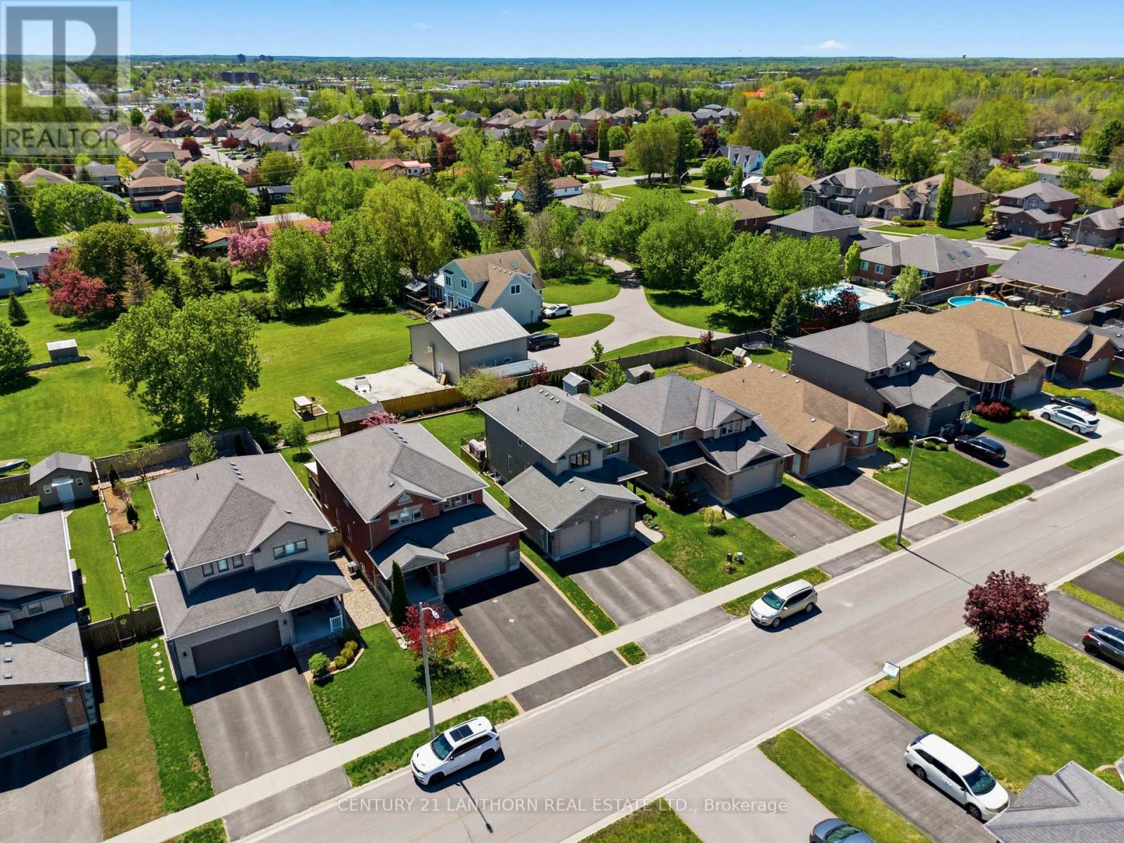 17 CAVENDISH DRIVE - 41