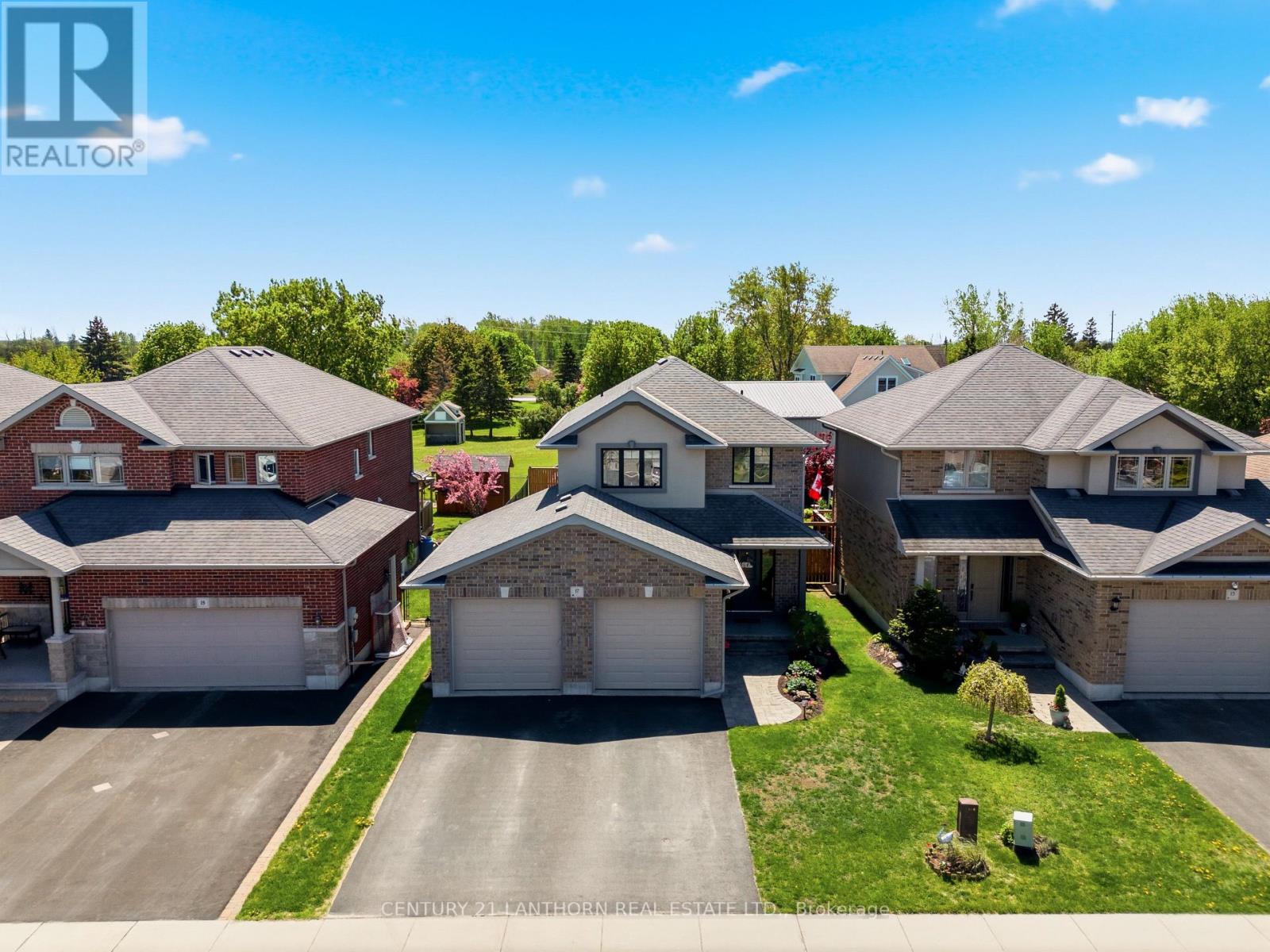 17 CAVENDISH DRIVE - 43