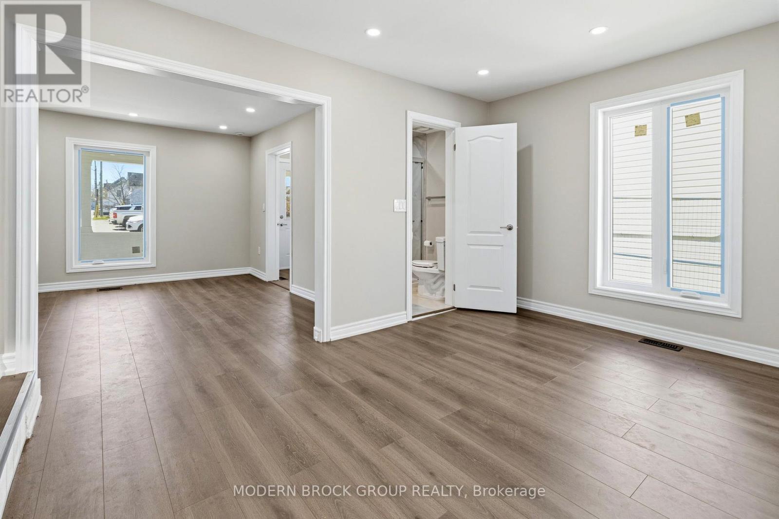 110 BROCK STREET - 10