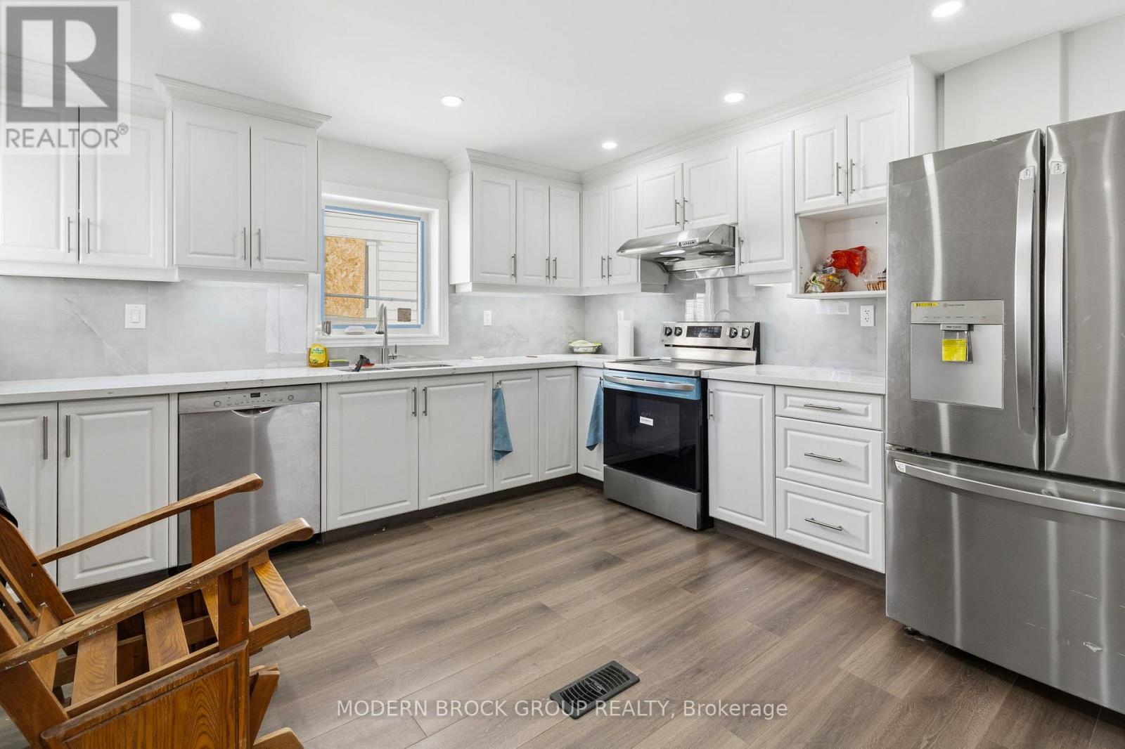 110 BROCK STREET - 16