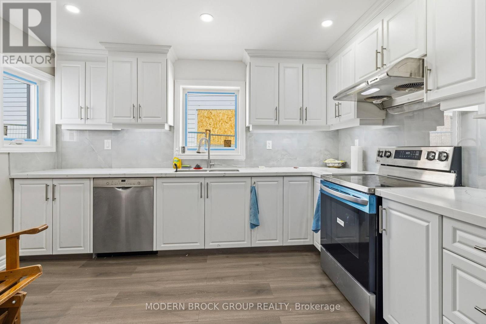 110 BROCK STREET - 17