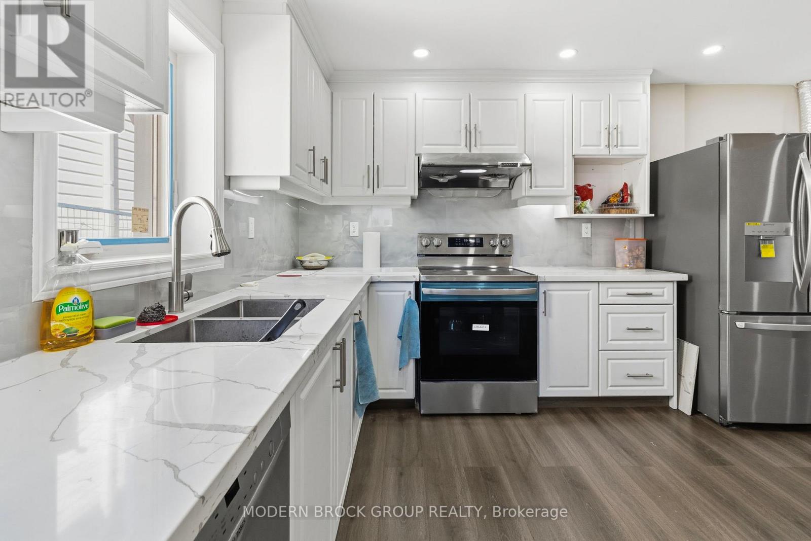 110 BROCK STREET - 18