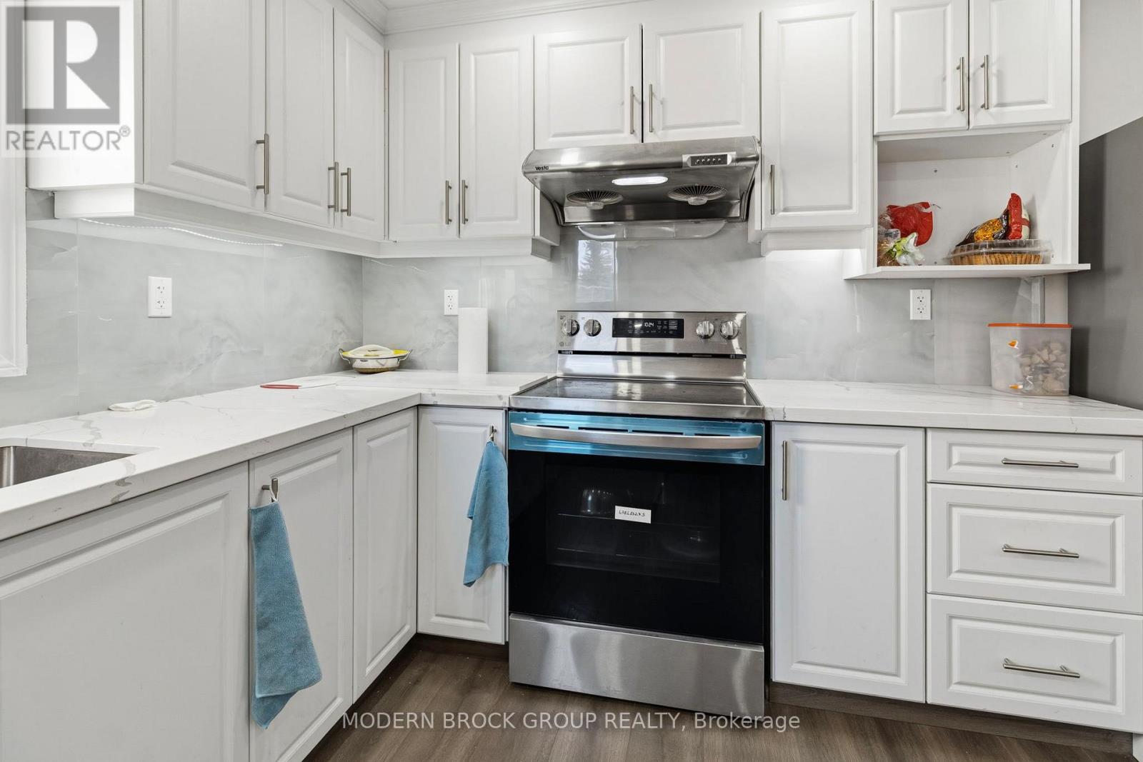110 BROCK STREET - 19