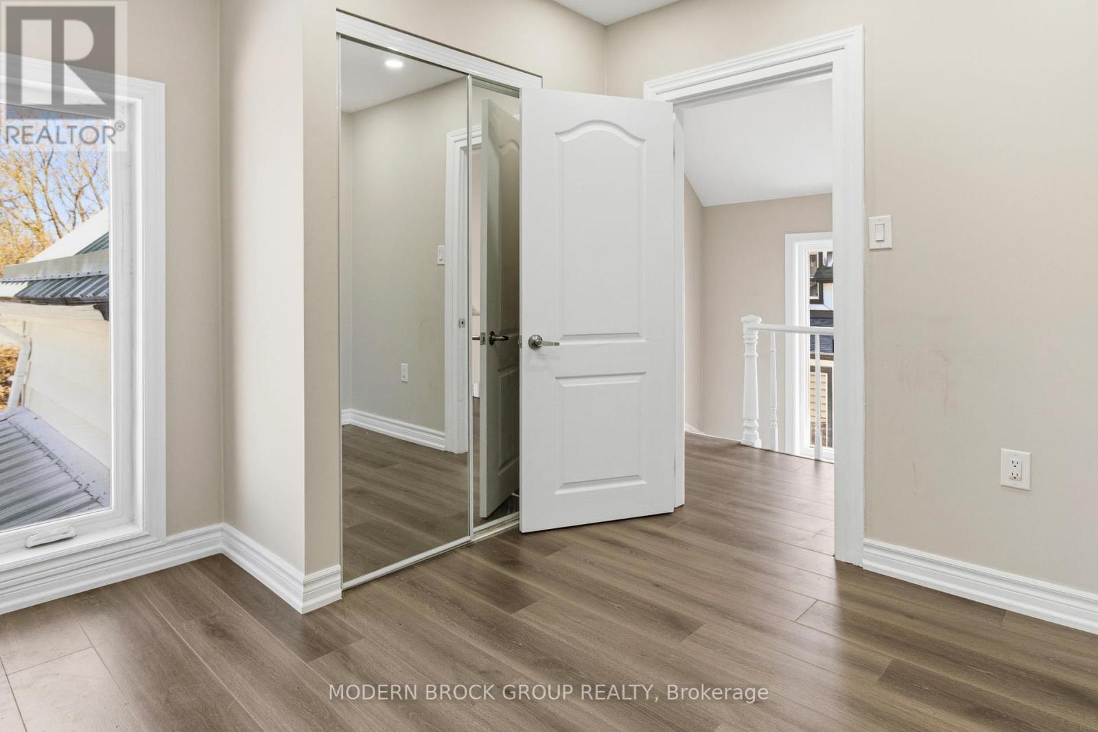 110 BROCK STREET - 27