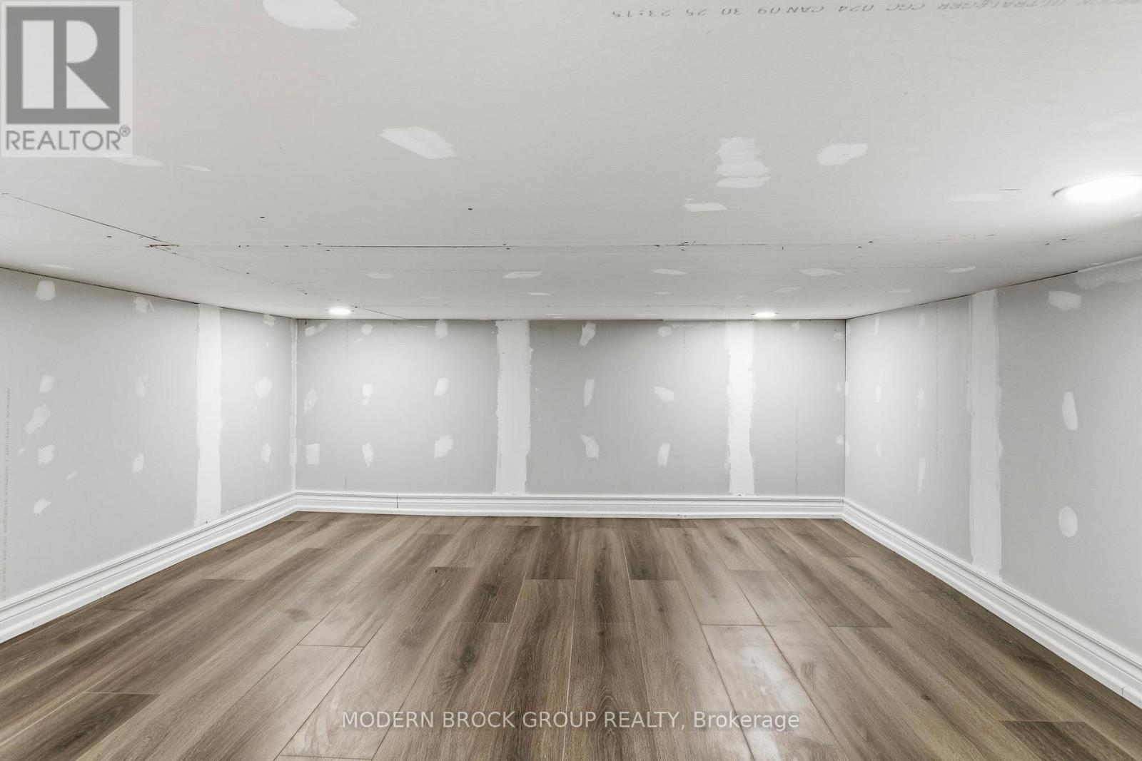 110 BROCK STREET - 35