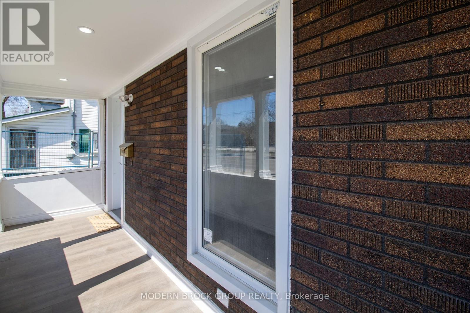 110 BROCK STREET - 4