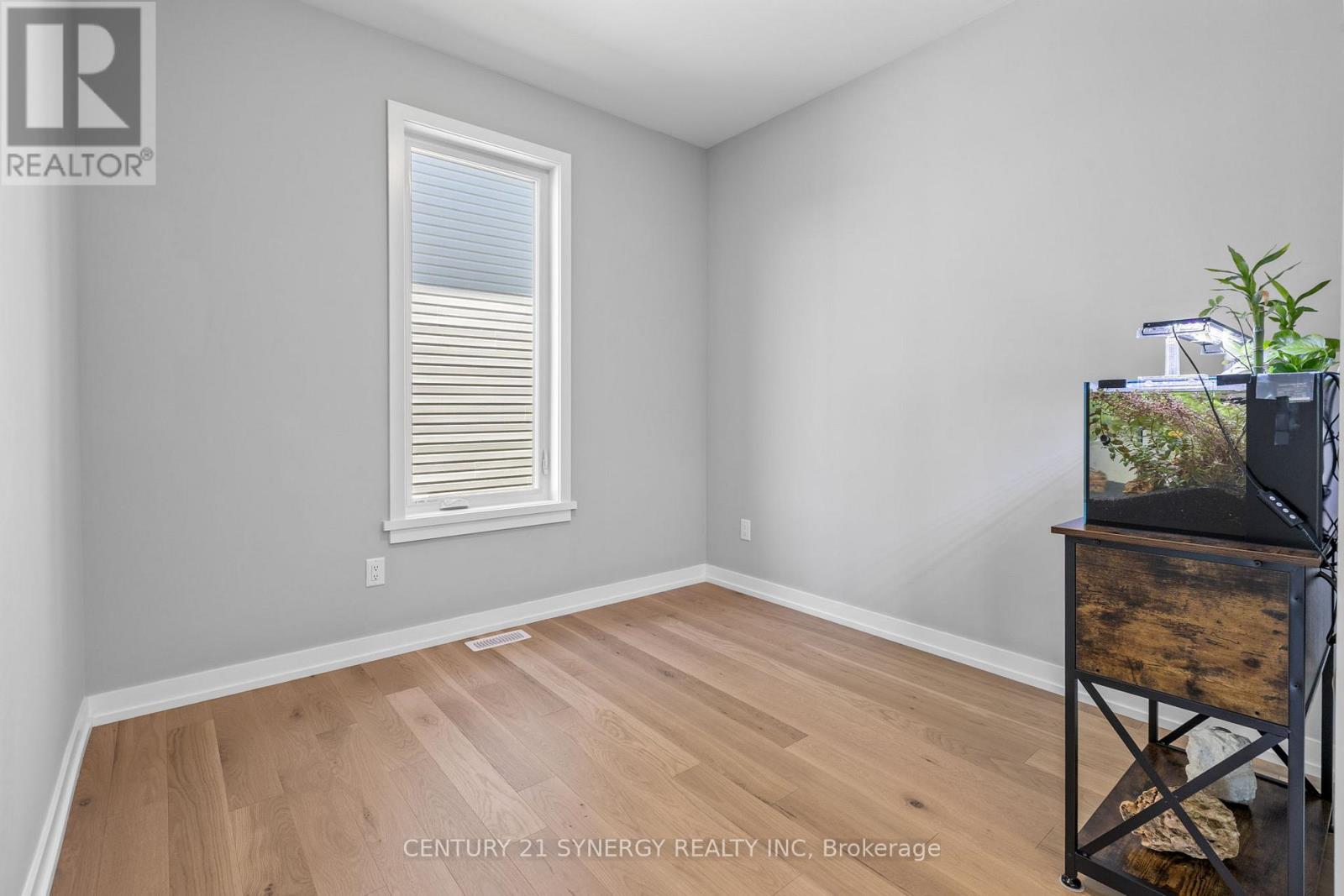 1175 BRONZE AVENUE - 24