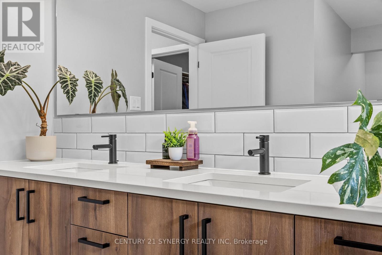 1175 BRONZE AVENUE - 36