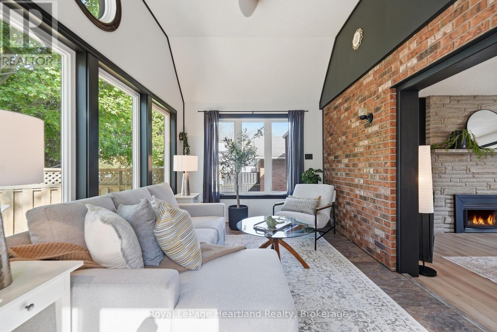 6 ALEXANDER STREET - 13