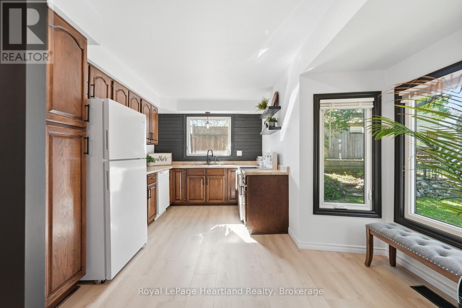 6 ALEXANDER STREET - 22
